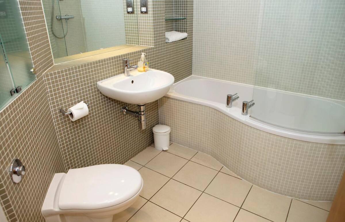 Joivy Inviting Flat With Parking In Canonmills Edinburg Exteriör bild